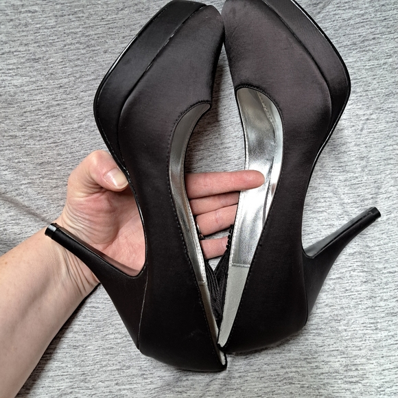 Unlisted women's satin dress platform heels size 9 good condition - Picture 3 of 13